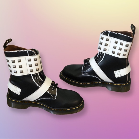 Dr. Martens 1490 Joska Stud Black Leather Lace Up Boots Women US Size 7 NIB - Picture 4 of 10